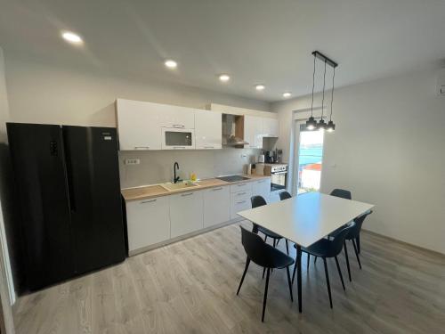 3 bedrooms, 4 beds