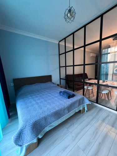 1 king bed, 1 sofa bed