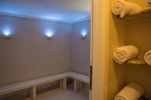 Santa Barbara Hotel - image 4