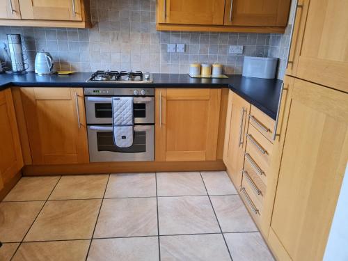 Immaculate 3-Bed House with free parking in Bolton