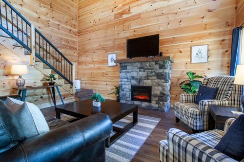 Bandit Lodge BRAND NEW CABIN w Pool in Sevierville, USA