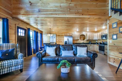 Bandit Lodge BRAND NEW CABIN w Pool in Sevierville, USA