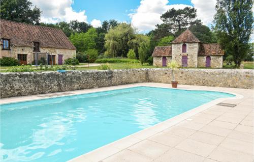 Awesome Home In Mauvires With Wifi, Private Swimming Pool And 3 Bedrooms - Location saisonnière - Mauvières