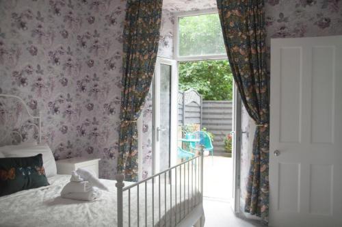 City Centre Escape with Private Garden - image 10