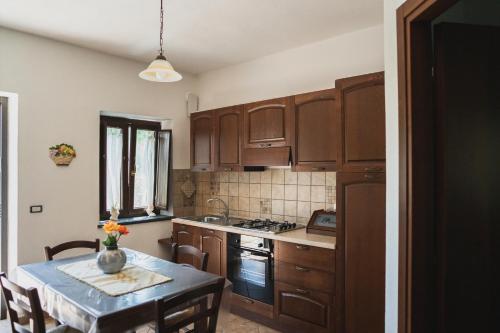 virtuve, Agriturismo La Valle degli Ulivi in Trecchina