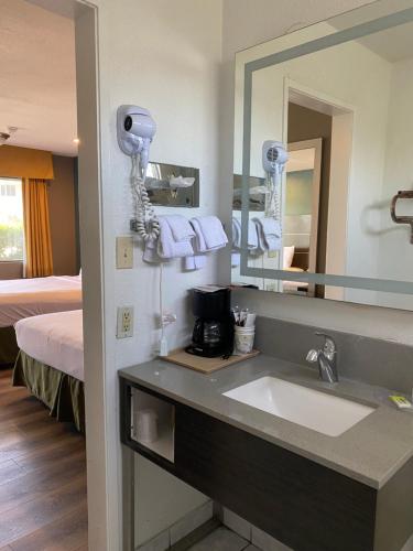Hotel Palmeras Chula Vista in Chula Vista, USA