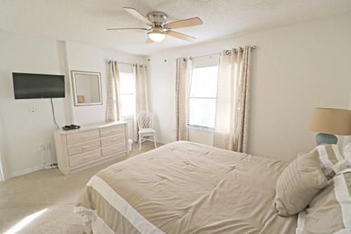 Ocean Village Club F22 - image 6