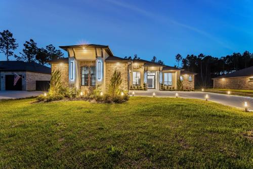 . Luxury Smart Home 35 Minutes From Houston