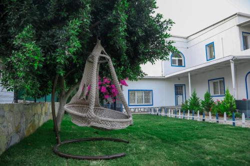 Garden, Yaliyani Motel Restaurant in Yaliciflik