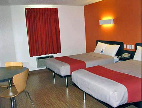 Motel 6-South Haven, KS Motel 6 South Haven is conveniently located in the popular South Haven area. The hotel offers a high standard of service and amenities to suit the individual needs of all travelers. Service-minded sta