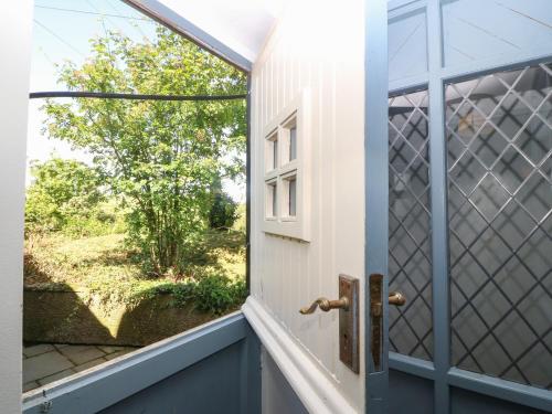 Lon Goch Cottage - main image