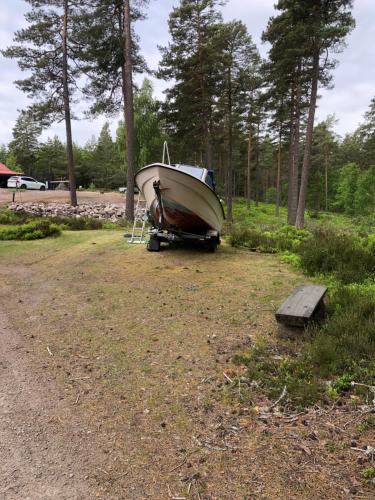 Timber cottages with jacuzzi and sauna near lake Vänern