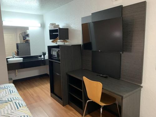 Motel 6-Atlanta TX - image 12