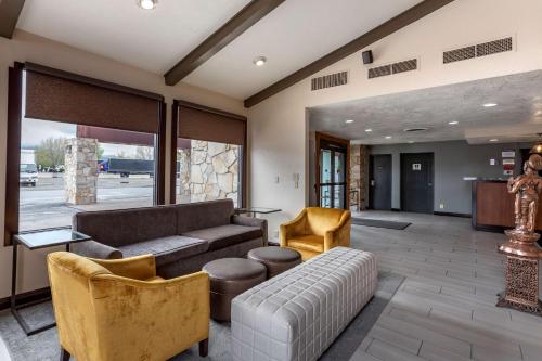 大堂, 貝斯特韋斯特陽光嶺酒店及會議中心 (Best Western Sunridge Inn & Conference Center) in 貝克城