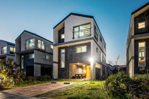 Haevichi Private Pension Room Type - Three-Bedroom House