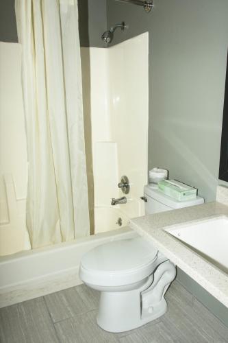 Super 8 by Wyndham Michigan City - image 7