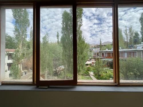 Deluxe Double Room with Balcony image 1