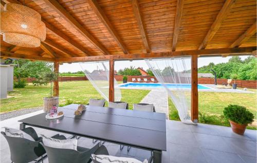 Balcony/terrace, Amazing Home In Gornje Plavnice With Sauna in Leticani