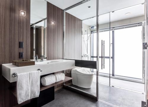 Standard Twin Room with No View and Lounge Access - Non-Smoking image 10