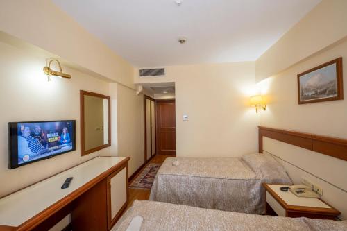 Standard Double Room image 10