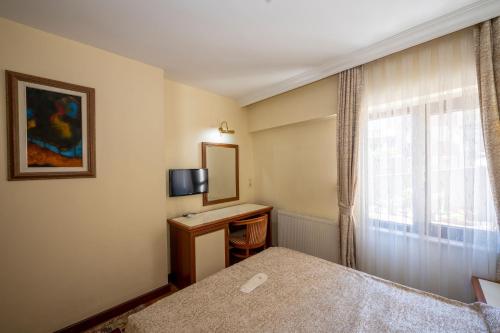 Standard Single Room image 2