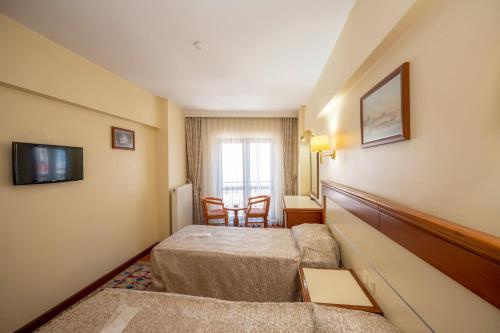 Standard Double Room image 3