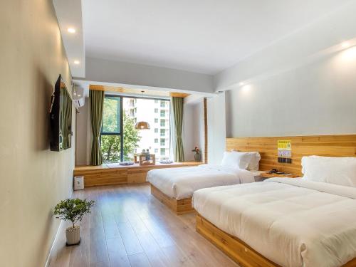 2 double beds