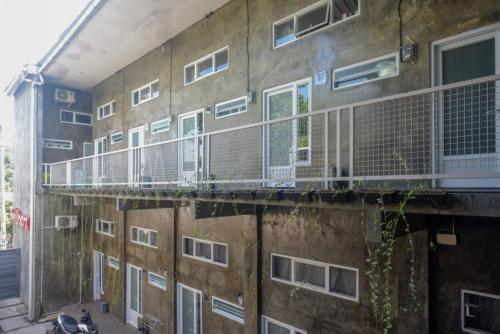 Entrance, RedDoorz near Jumbo Mall Sragen in Sragen