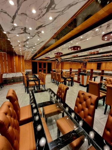Restaurant, Grand Parazo Hotel Suvarnbhumi Airport in Samut Prakan