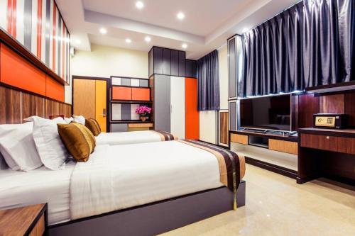 room detail thumbnail 1