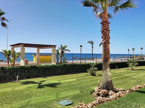 Apartment with Sea View image 8