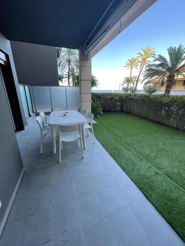 Denia, apartamento a estrenar con jardin privado, piscina y vistas al mar in Las Rotas Beach