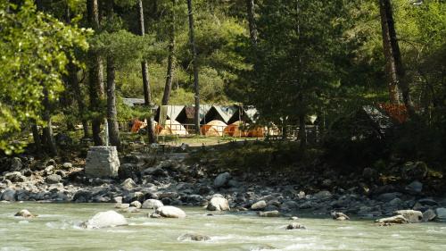 Himtrek Riverside Camps, Kasol