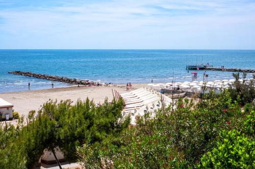 Hotel Petit Palais - image 2