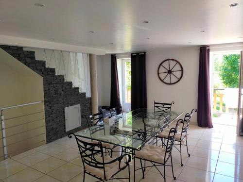 Maison chaleureuse et atypique gîte à louer Puy-de-Dôme