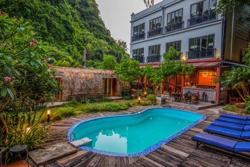 View, Sadhu Garden Inn in Lan Ha Bay