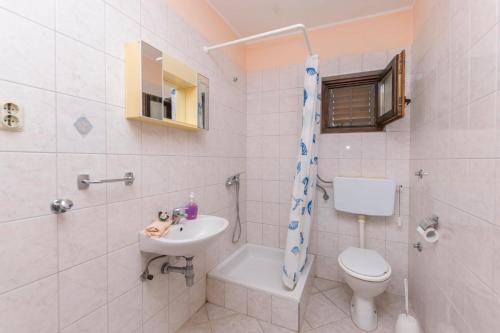 One-Bedroom Apartment image 1