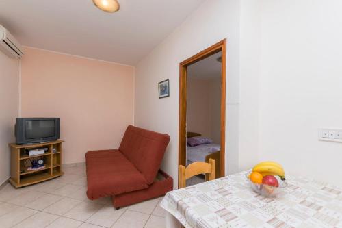 One-Bedroom Apartment image 4