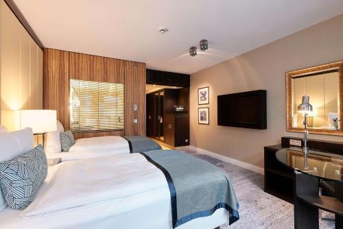 Standard Twin Room image 3