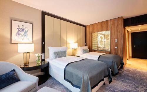 Standard Twin Room image 4