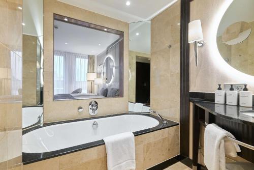 room detail thumbnail 2
