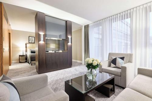 Deluxe King Suite