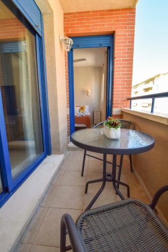 One-Bedroom Apartment image 9
