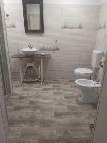 2 bedrooms, 5 beds