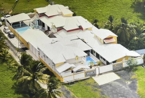 Appartement de 3 chambres avec piscine partagee jardin clos et wifi a Sainte Anne in Berard