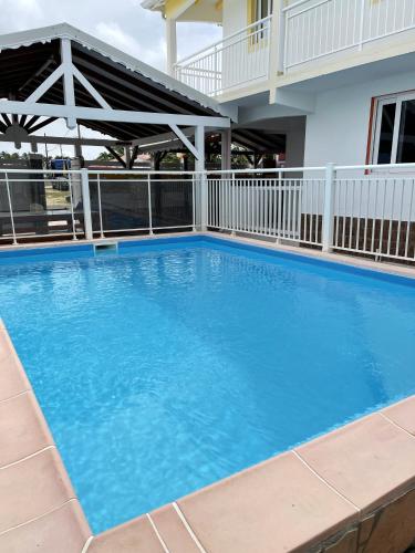 Appartement de 3 chambres avec piscine partagee jardin clos et wifi a Sainte Anne - Location saisonnière - Sainte-Anne