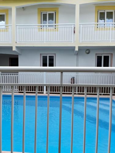 View, Appartement de 3 chambres avec piscine partagee jardin clos et wifi a Sainte Anne in Berard