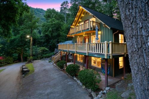 Chimney Rock Chalet Near Lake Lure!