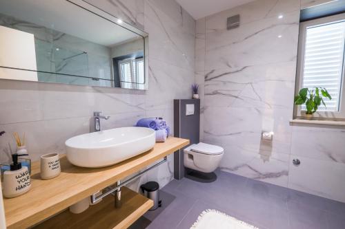 Vannituba, Dubrovnik airport - Moonlight rooms in Mocici