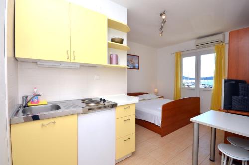 Apartments and Rooms Mare - image 2